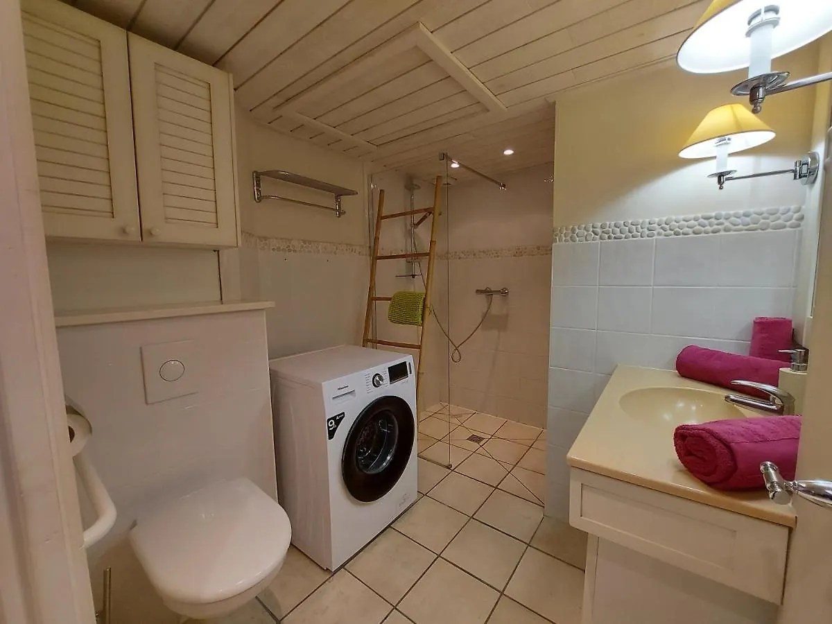 Rare : Au Bord Du Lac D'Annecy, Cosy Appartement En Rez De Jardin Avec Terrasse Privative 뒤엥 0*,  프랑스